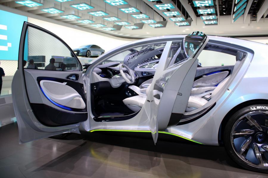  Renault Fluence Z.E. Concept 2009 года  (фото 22 из 103)